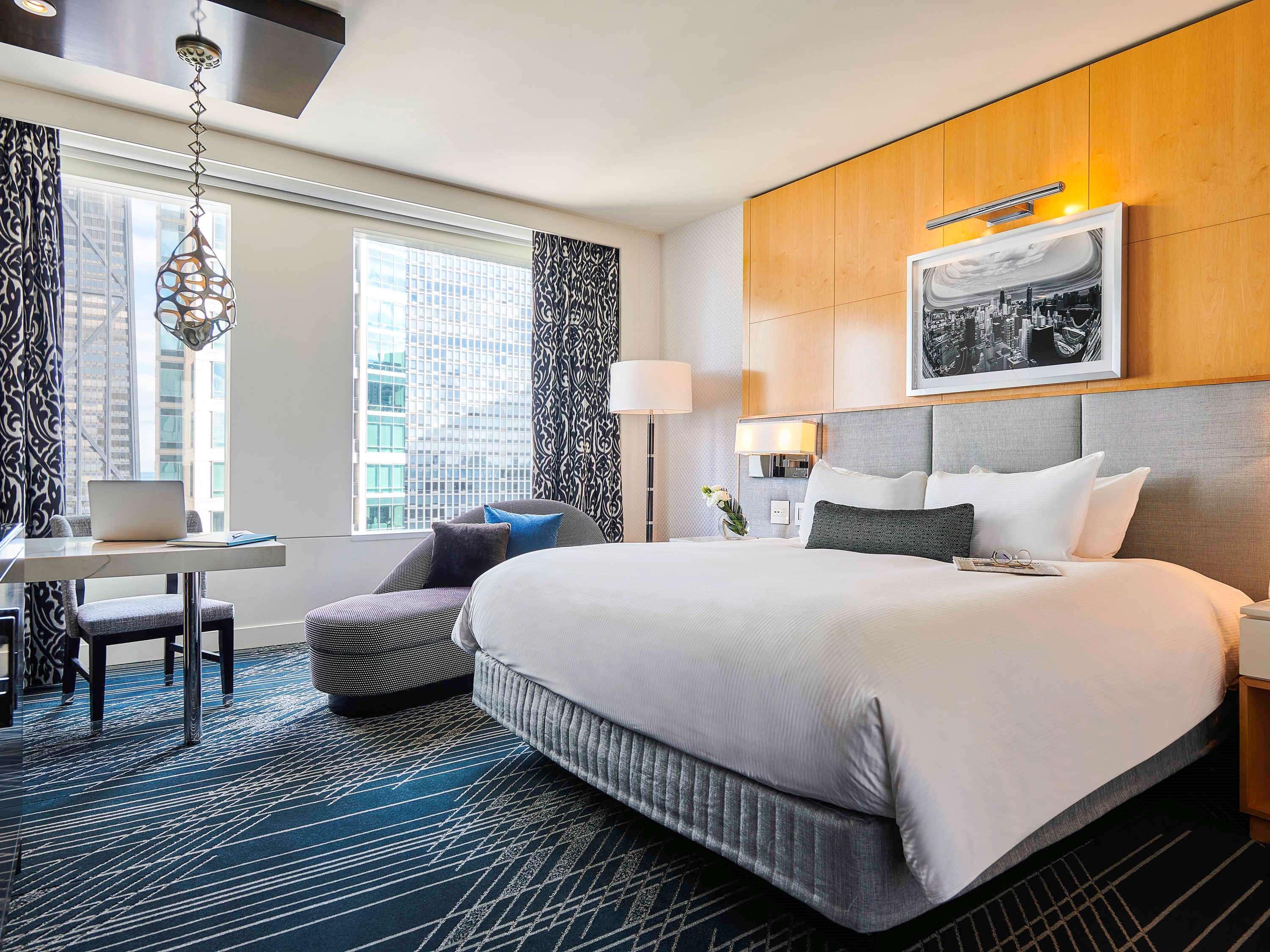 Готель Sofitel Chicago Magnificent Mile Екстер'єр фото A guest room at the Hotel Commonwealth