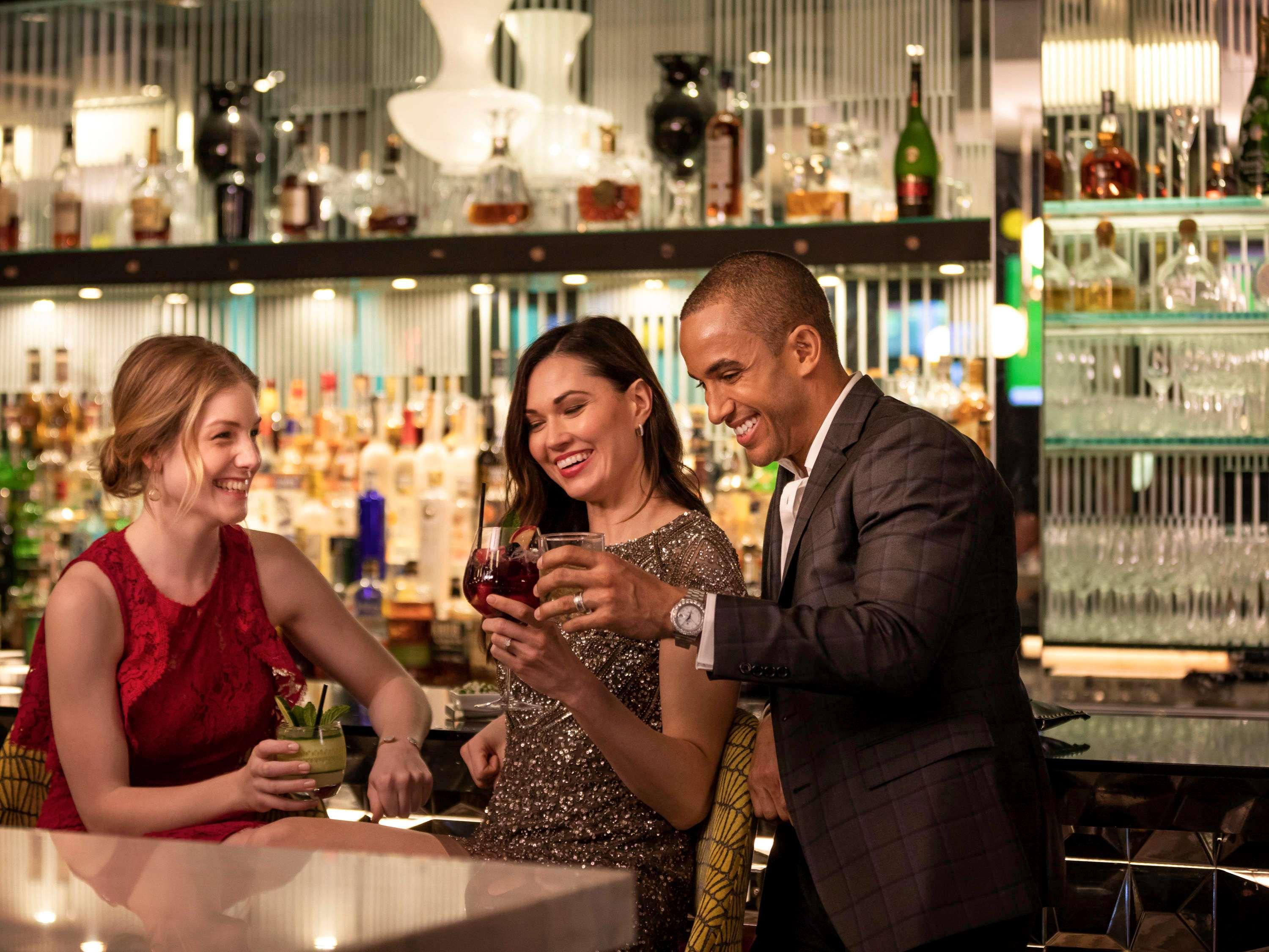 Готель Sofitel Chicago Magnificent Mile Екстер'єр фото The bar at the Ritz-Carlton, Boston