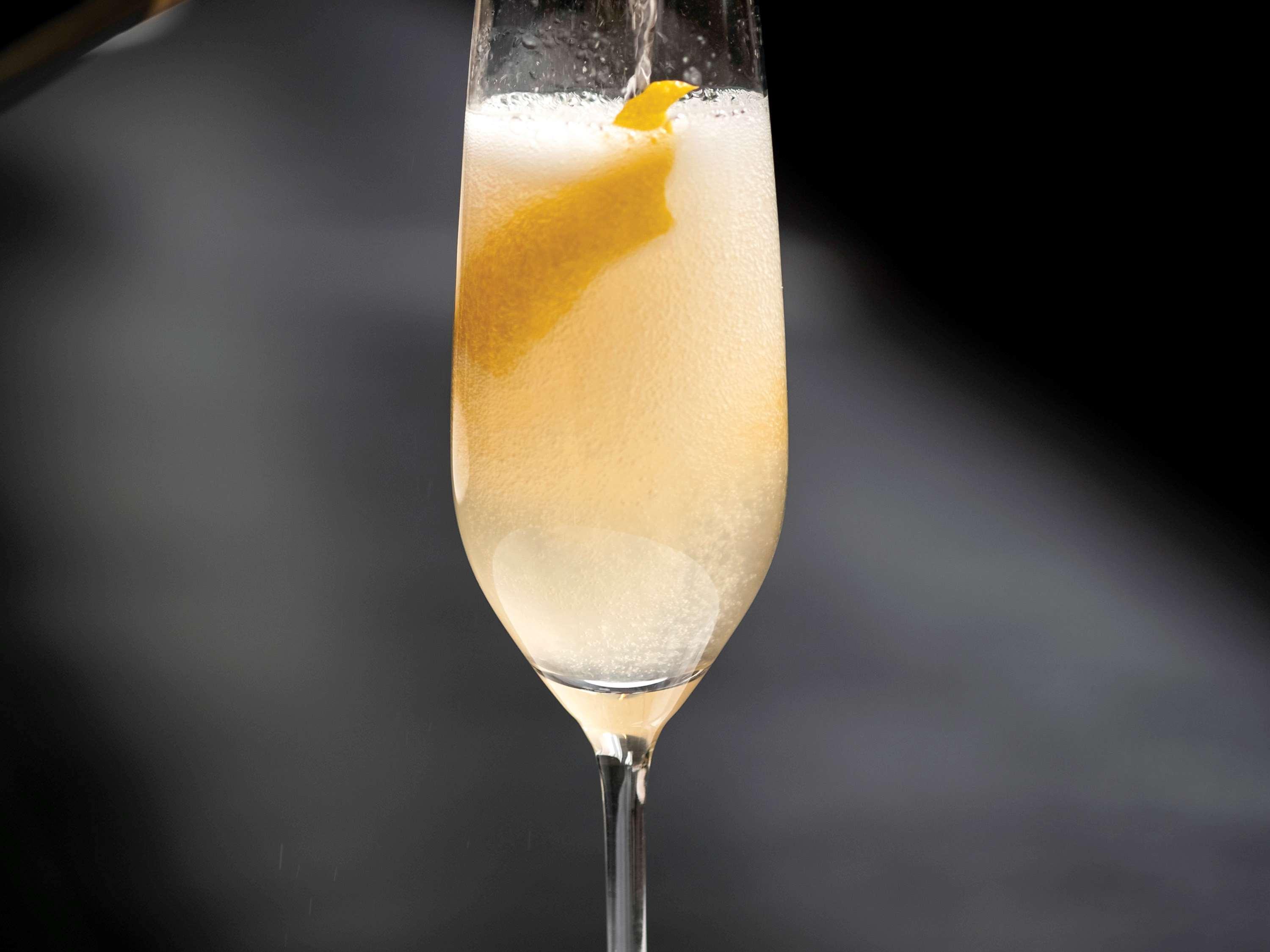 Готель Sofitel Chicago Magnificent Mile Екстер'єр фото A French 75