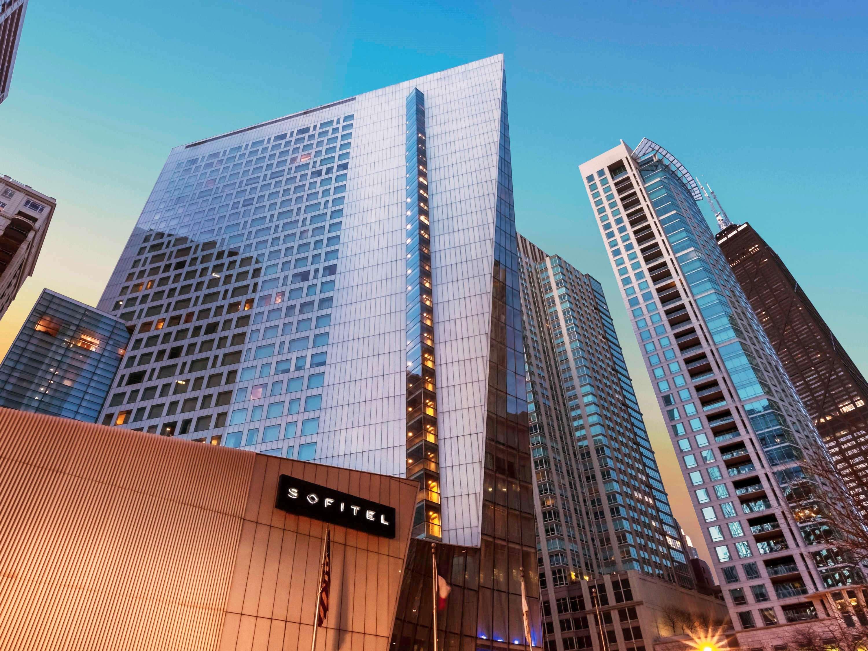 Готель Sofitel Chicago Magnificent Mile Екстер'єр фото The Ritz-Carlton, Chicago