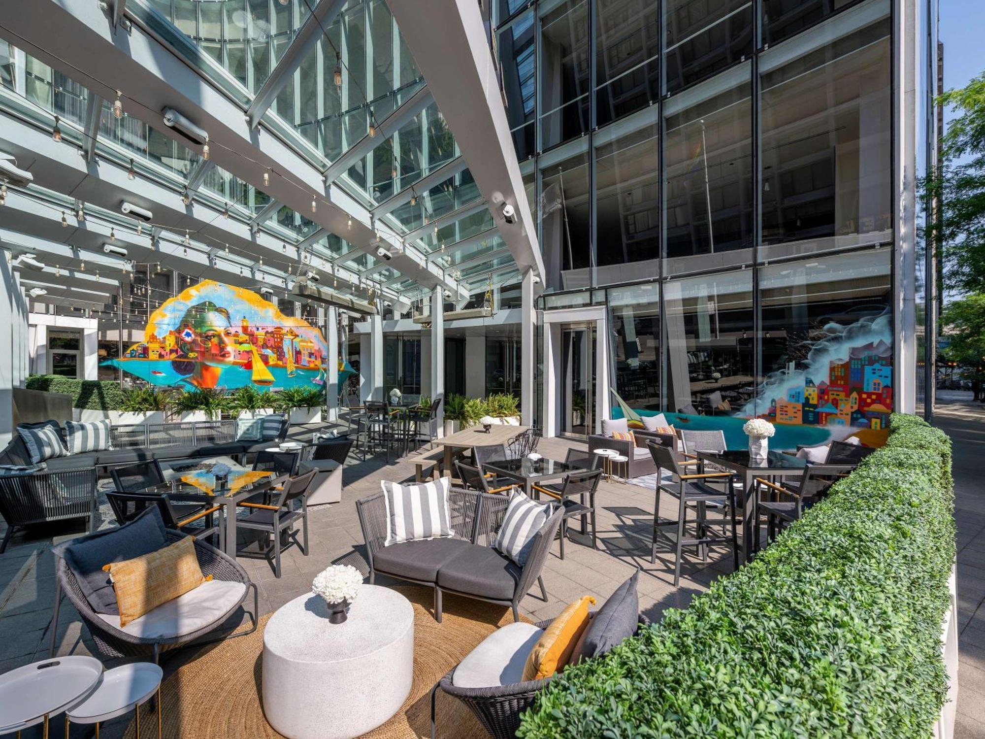 Готель Sofitel Chicago Magnificent Mile Екстер'єр фото The Terrace at The Standard East Village